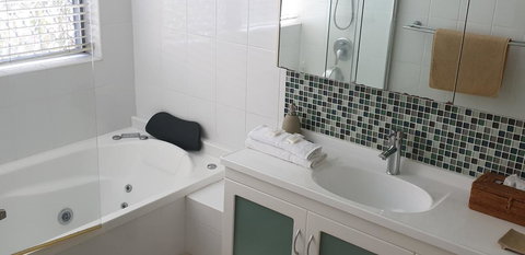 Oceania On Burleigh Beach - VIC Tourism 13