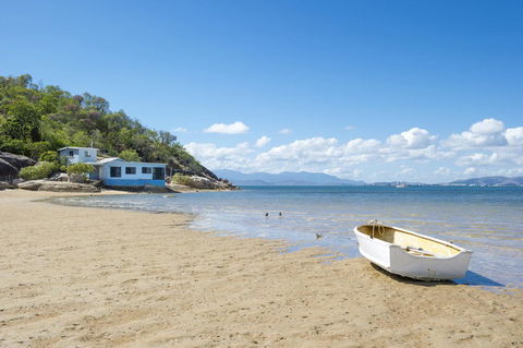 Blue On Cockle - VIC Tourism 0