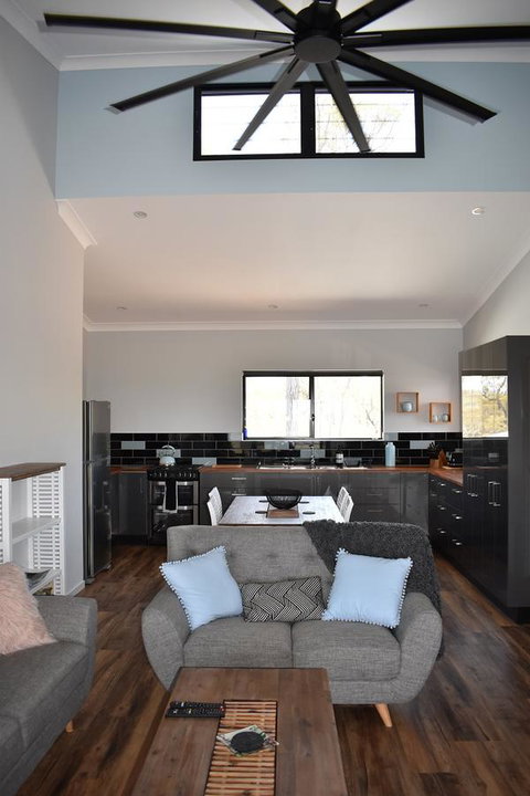 Ironbark House - VIC Tourism 18