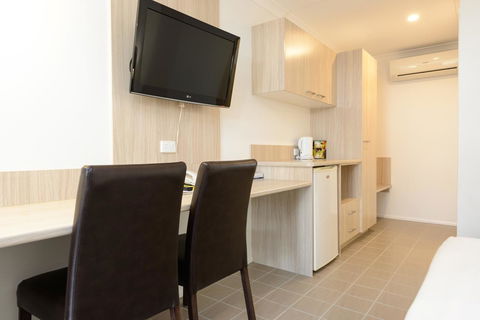 Smart Motels Bert Hinkler - VIC Tourism 40