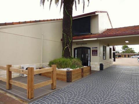 Burke & Wills Motor Inn - VIC Tourism 6