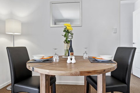 La Vida On Anzac - VIC Tourism 24