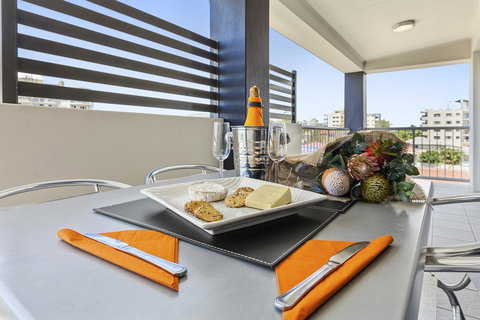 La Vida On Anzac - VIC Tourism 25