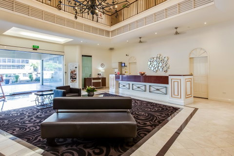 Central Cosmo Apartment Hotel - VIC Tourism 6