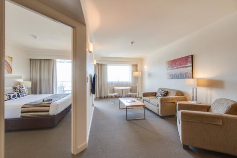 Central Cosmo Apartment Hotel - VIC Tourism 2