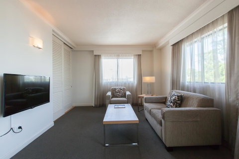 Central Cosmo Apartment Hotel - VIC Tourism 5