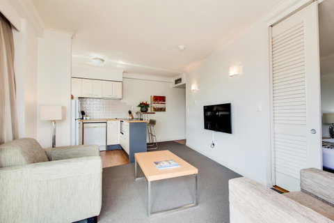 Central Cosmo Apartment Hotel - VIC Tourism 31