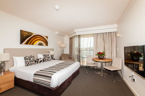 Central Cosmo Apartment Hotel - VIC Tourism 1