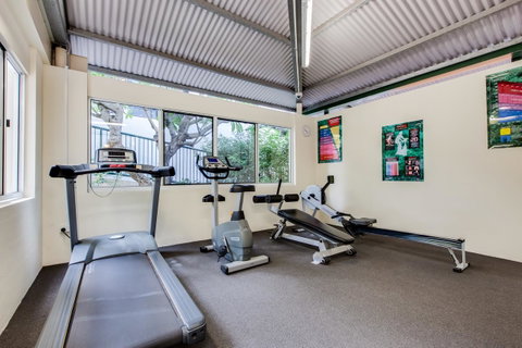 Central Cosmo Apartment Hotel - VIC Tourism 23