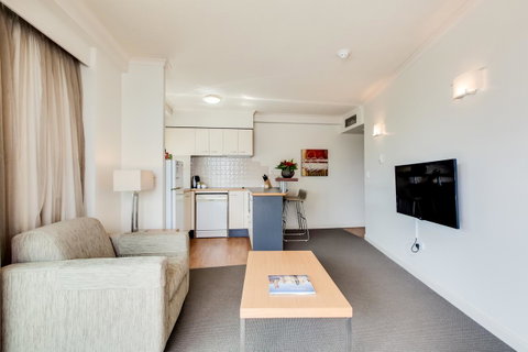 Central Cosmo Apartment Hotel - VIC Tourism 30