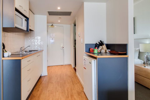 Central Cosmo Apartment Hotel - VIC Tourism 26