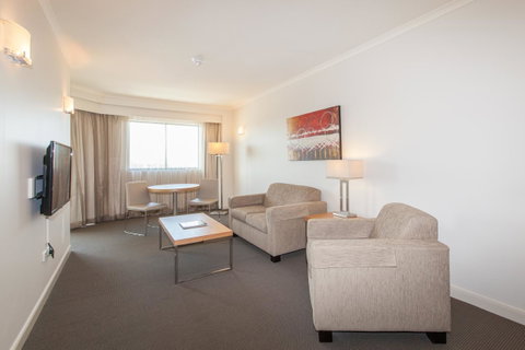 Central Cosmo Apartment Hotel - VIC Tourism 16