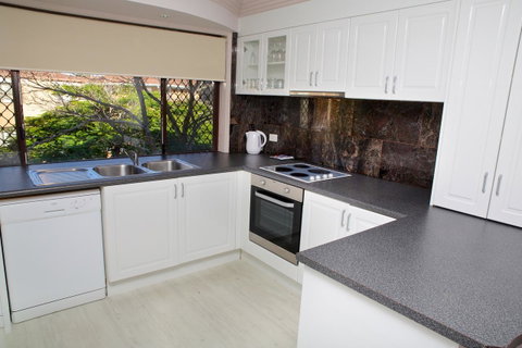 Grangewood Court Apartments - VIC Tourism 1