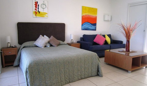 Waterview Airlie Beach - VIC Tourism 32