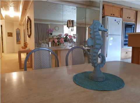 Gemini Court Holiday Apartments - VIC Tourism 37
