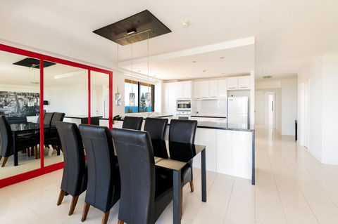 Burgess @ Kings Beach Apartments - VIC Tourism 17