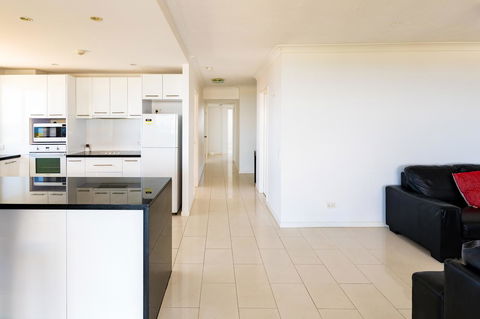 Burgess @ Kings Beach Apartments - VIC Tourism 14