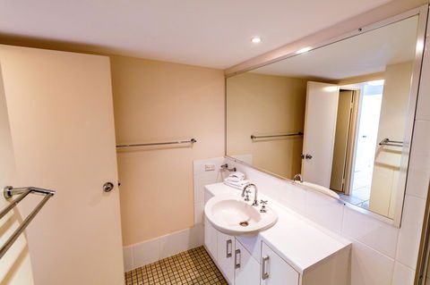 Burgess @ Kings Beach Apartments - VIC Tourism 2