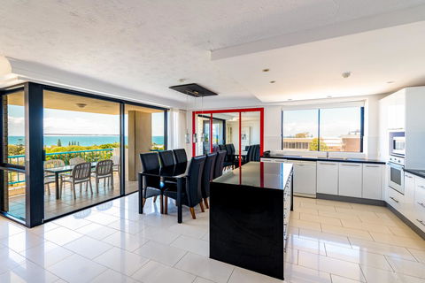 Burgess @ Kings Beach Apartments - VIC Tourism 12