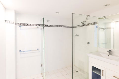 Burgess @ Kings Beach Apartments - VIC Tourism 9