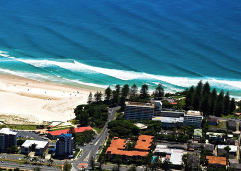 Komune Resort And Beach Club Greenmount Beach - VIC Tourism 3