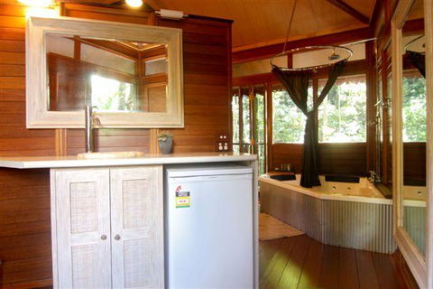 Cairns Rainforest Retreat - VIC Tourism 4