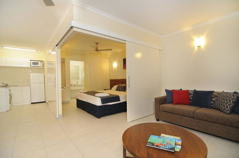 Cairns Queenslander Hotel & Apartments - VIC Tourism 17