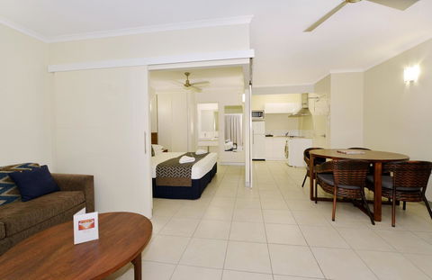 Cairns Queenslander Hotel & Apartments - VIC Tourism 10