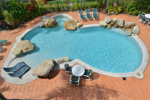 Cairns Queenslander Hotel & Apartments - VIC Tourism 4