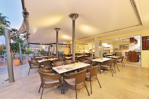 Cairns Queenslander Hotel & Apartments - VIC Tourism 3