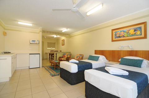 Cairns Queenslander Hotel & Apartments - VIC Tourism 8