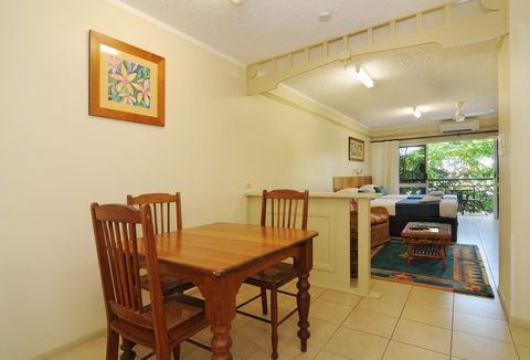 Cairns Queenslander Hotel & Apartments - VIC Tourism 21