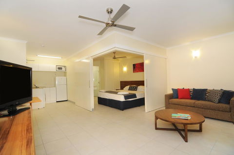 Cairns Queenslander Hotel & Apartments - VIC Tourism 16