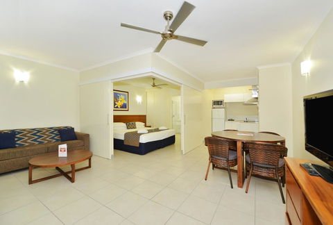 Cairns Queenslander Hotel & Apartments - VIC Tourism 9