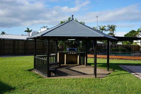 YAL Cairns - A Motel That Makes A Difference - VIC Tourism 7