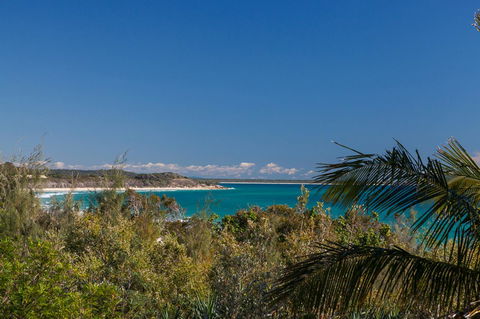 Cylinder Beach Mooloomba Unit 3 - VIC Tourism 1