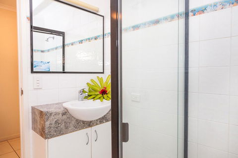 Cylinder Beach Mooloomba Unit 3 - VIC Tourism 11