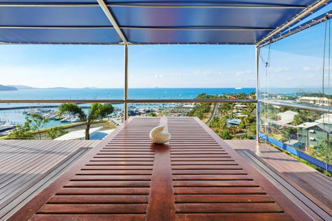 Nautilus On The Hill - Airlie Beach - VIC Tourism 4