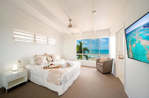 Nautilus On The Hill - Airlie Beach - VIC Tourism 3