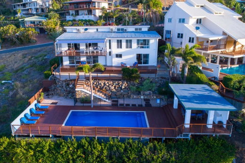 Nautilus On The Hill - Airlie Beach - VIC Tourism 19