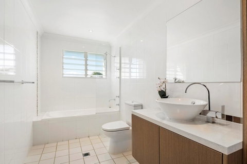 Nautilus On The Hill - Airlie Beach - VIC Tourism 24