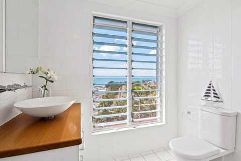 Nautilus On The Hill - Airlie Beach - VIC Tourism 26