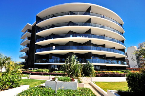 Ambience On Burleigh Beach - VIC Tourism 32