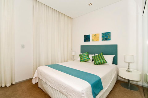 Ambience On Burleigh Beach - VIC Tourism 21