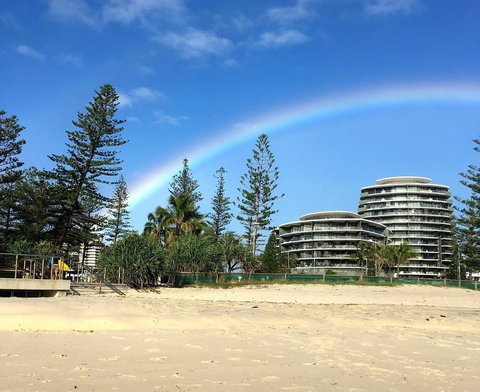 Ambience On Burleigh Beach - VIC Tourism 4