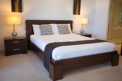 Ambience On Burleigh Beach - VIC Tourism 17