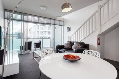 Oxygen Apartments - VIC Tourism 13