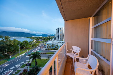 DoubleTree By Hilton Cairns - VIC Tourism 25