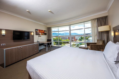 DoubleTree By Hilton Cairns - VIC Tourism 11