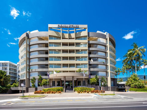 DoubleTree By Hilton Cairns - VIC Tourism 1